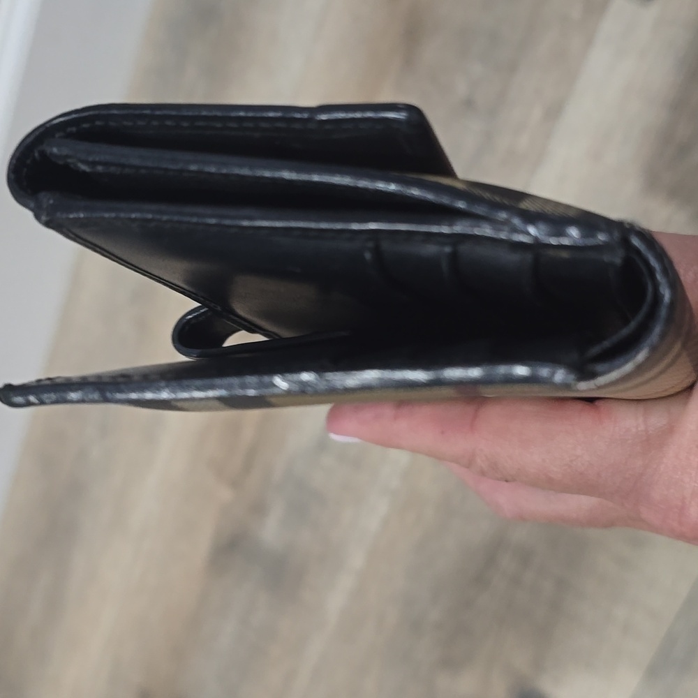 EUC Burberry Wallet - Picture 10 of 14